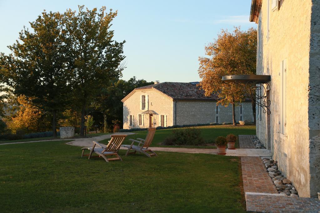 Chambres D'Hotes Domaine De Nazere Avezan Exterior foto