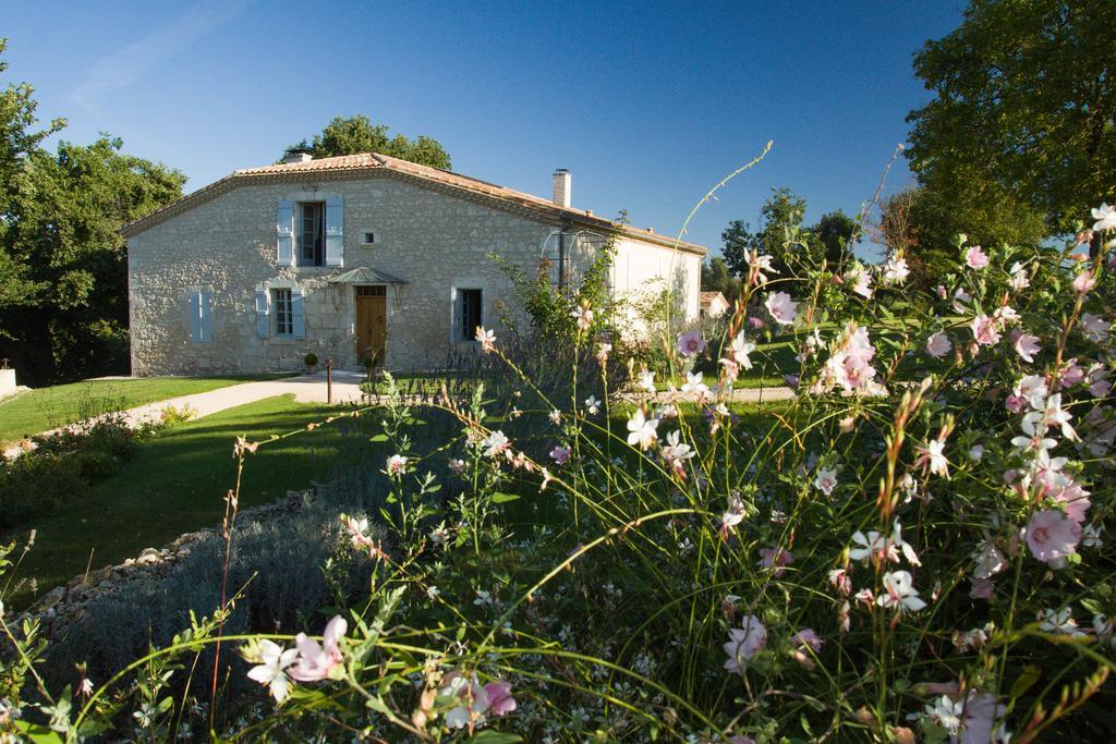 Chambres D'Hotes Domaine De Nazere Avezan Exterior foto