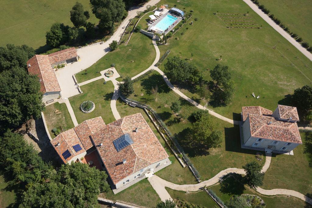 Chambres D'Hotes Domaine De Nazere Avezan Exterior foto